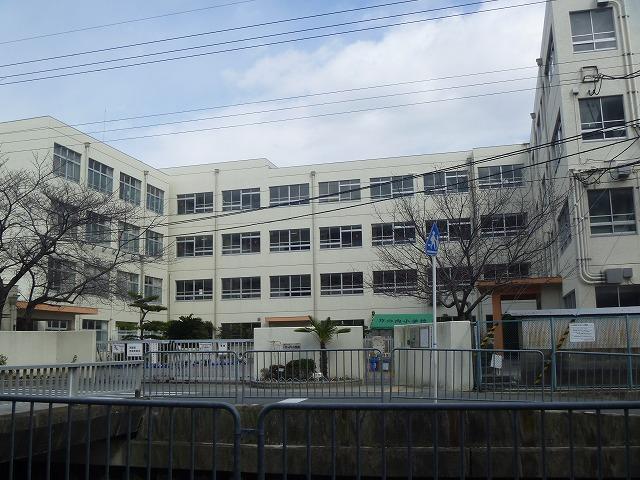 Primary school. 484m to Takatsuki Municipal Takenouchi Elementary School