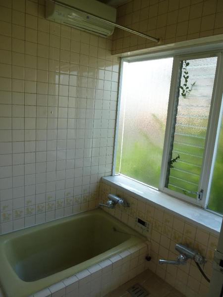 Bathroom. Bathroom is. Because big is the frosted glass of the sash, There will be a bright bathroom. 