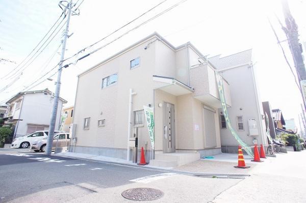 Local appearance photo. Newly built two-story property. It is the property of the corner lot. 2 wayside available, Since the super walk two minutes, It is conveniently located.