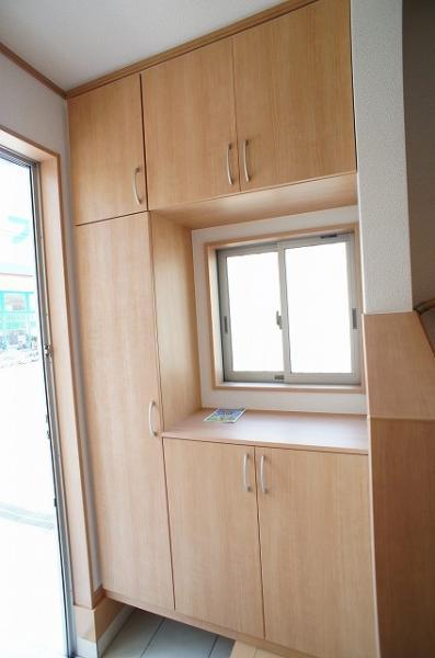 Entrance. Entrance storage