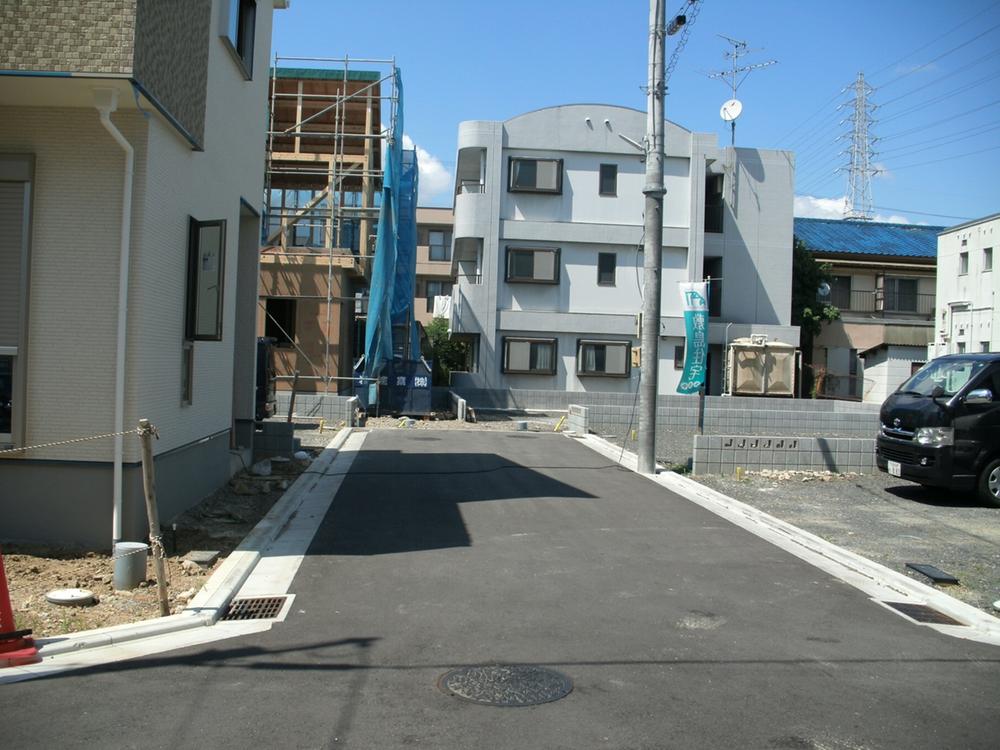 Local photos, including front road. Local (08 May 2013) Shooting