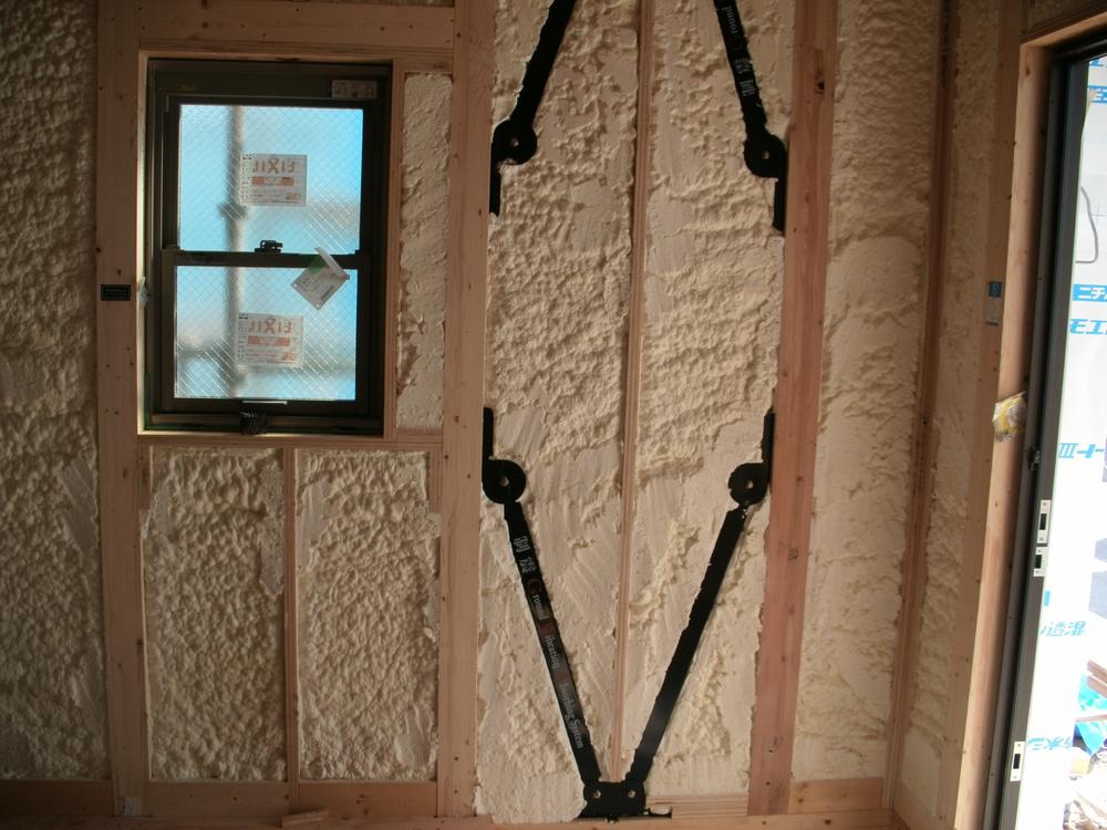 Construction ・ Construction method ・ specification. Seismic GVA is in preparation for the huge earthquake that will occur future, Is a state-of-the-art technology to protect the precious family and home. The case of a large earthquake, Earthquake will occur even aftershocks many times, not only once. "GVA" is to minimize the damage to the structure part brakes the shaking of an earthquake.