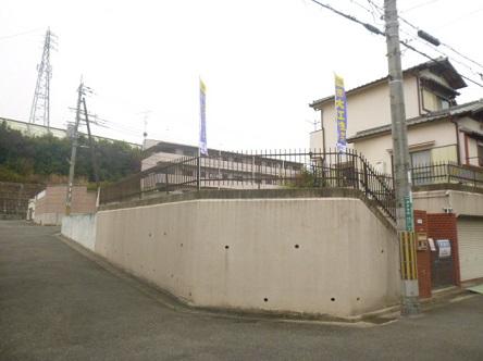 Local appearance photo.  [Northeast corner lot] is! Living top [Fukinuki] It has become a, Open space you can taste!  [Excavation garage] There Thank one minute! (With building conditions ・ Current situation unfinished)