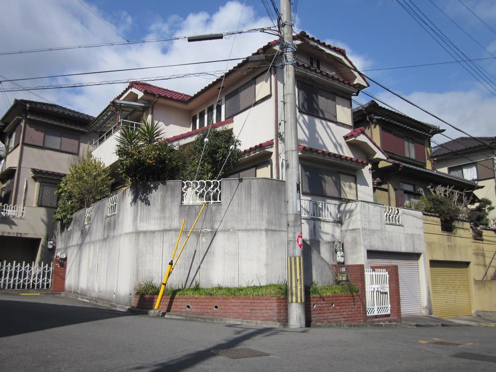 Local photos, including front road. Local (March 2013) Shooting