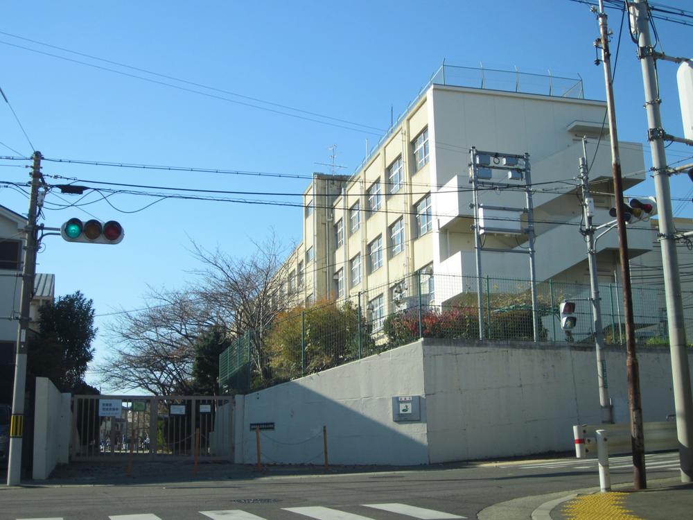 Primary school. 1361m to Takatsuki Municipal Hiyoshidai Elementary School