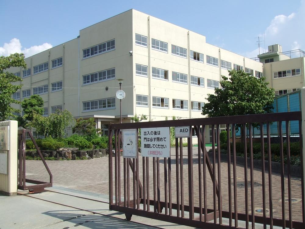 Junior high school. 608m to Takatsuki Municipal Nyoze junior high school