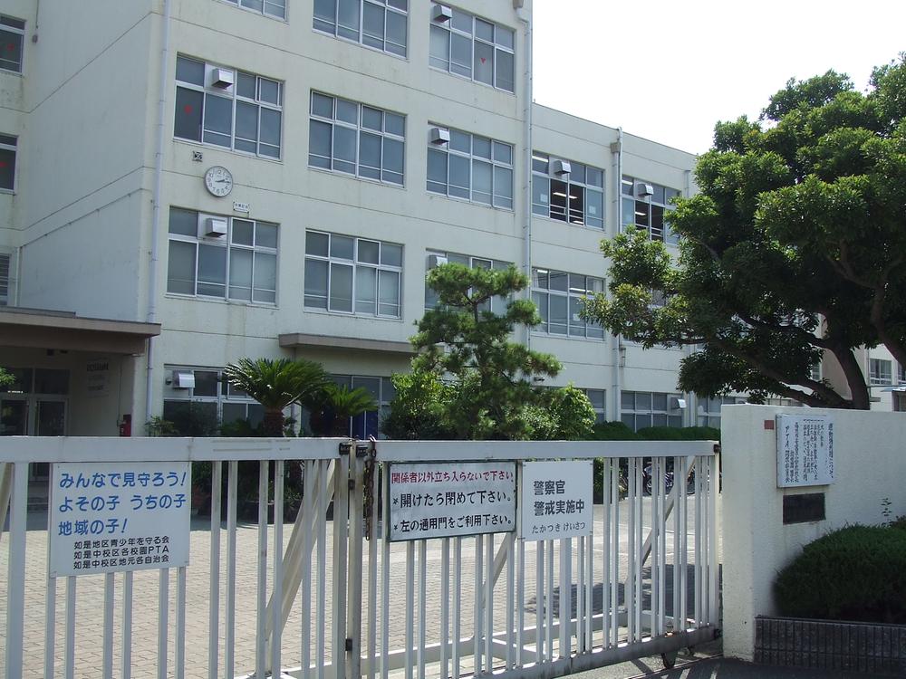 Primary school. Takatsuki Municipal five hundred living up to elementary school 644m