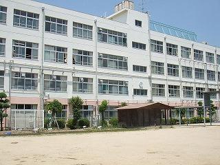 Primary school. 291m to Takatsuki Municipal Okusaka Elementary School