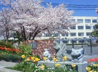 Junior high school. 1400m to Takatsuki Municipal eighth Junior High School