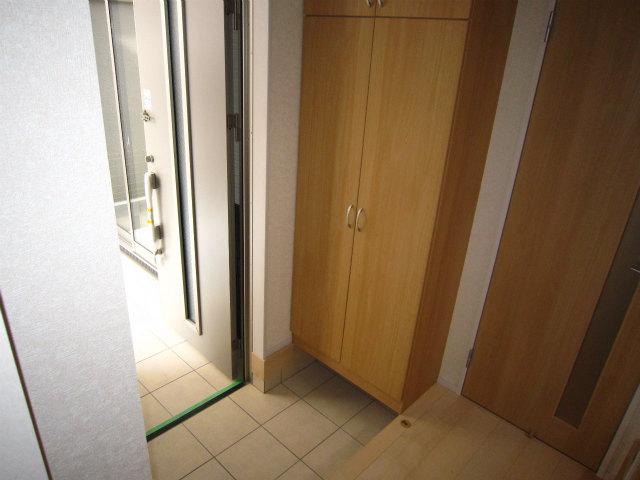 Entrance. Indoor (December 20, 2013) Shooting