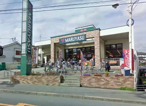 Supermarket. 1653m until Super Maruyasu just above shop