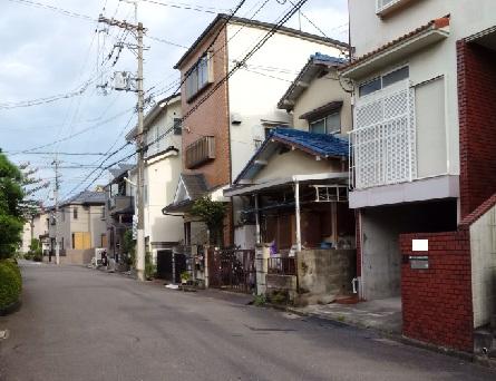 Local photos, including front road. We car street is calm less