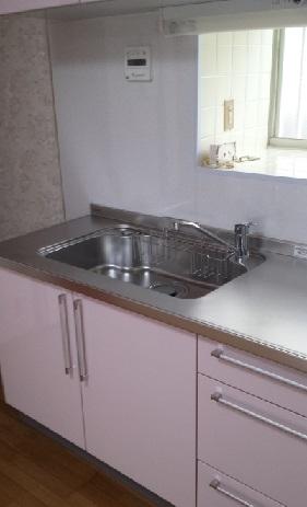 Kitchen. System kitchen is replaced already in 2012.! Around the water is also clean your! 