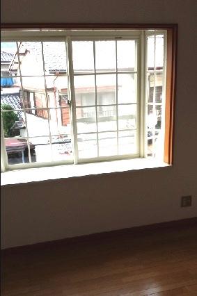 Non-living room. There is also a bay window. Balcony of the third floor part is the south-facing