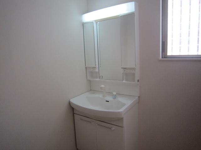 Wash basin, toilet. Shooting from the room