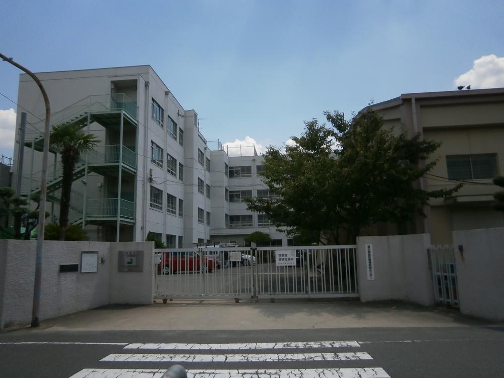 Primary school. 647m to Takatsuki Tatsukanmuri Elementary School