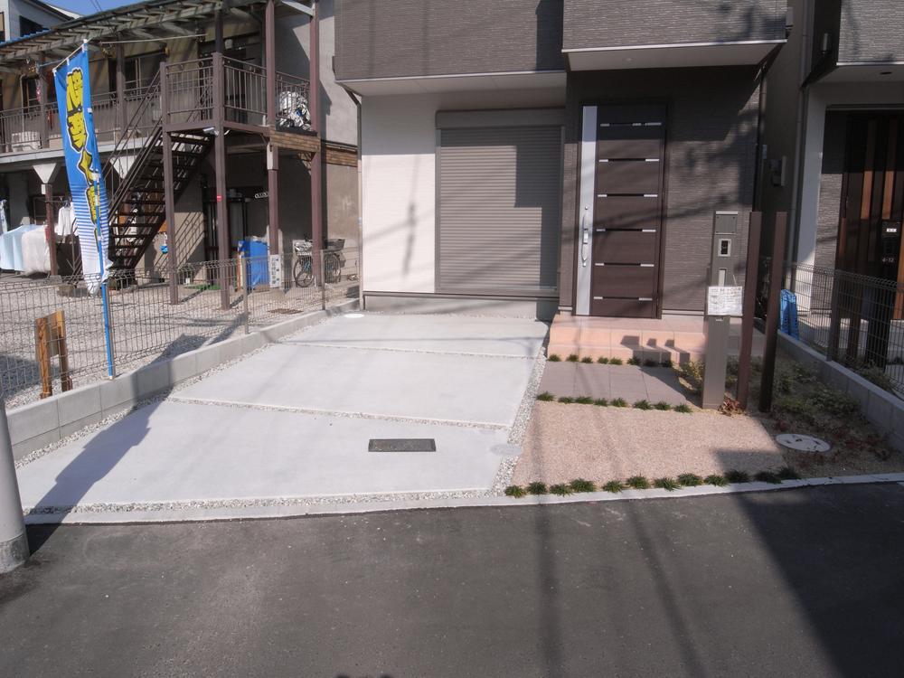 Local photos, including front road. Local (11 May 2013) Shooting