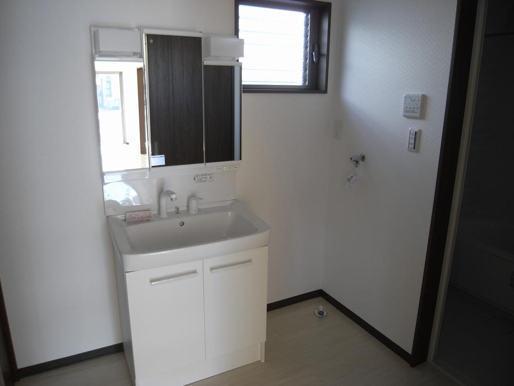 Wash basin, toilet. Indoor (11 May 2013) Shooting