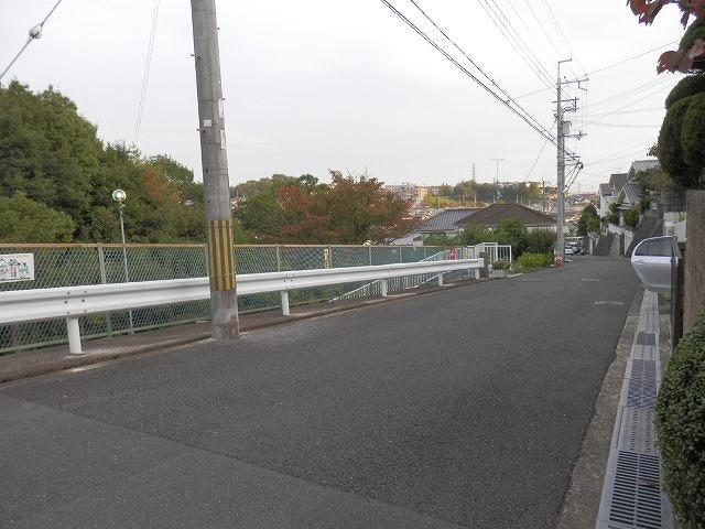 Local photos, including front road. Frontal road