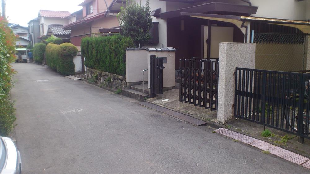 Local photos, including front road. Local (10 May 2013) Shooting