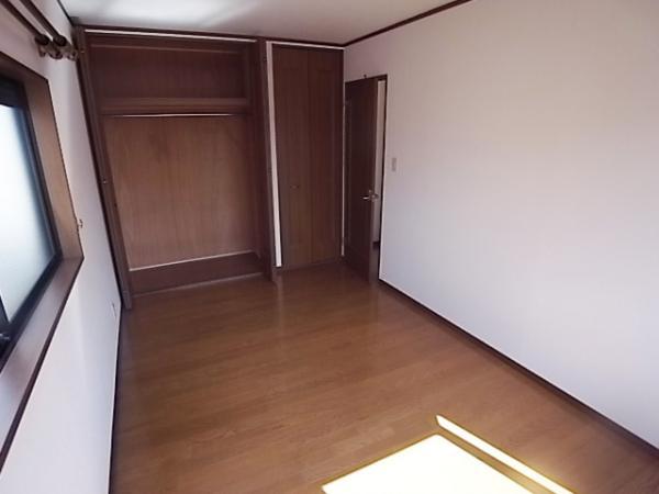 Non-living room. Storage enhancement Western-style