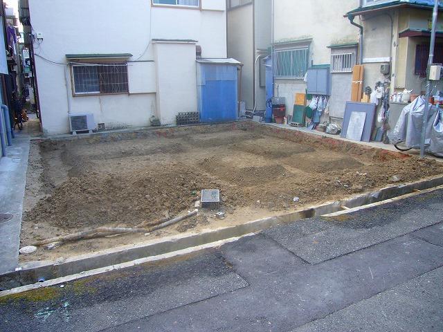 Local photos, including front road. Local Photos