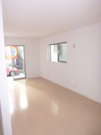 Living. LDK about 15 quires more! The window is located in three places, Per day, so we have facing the south ・ Ventilation is good!