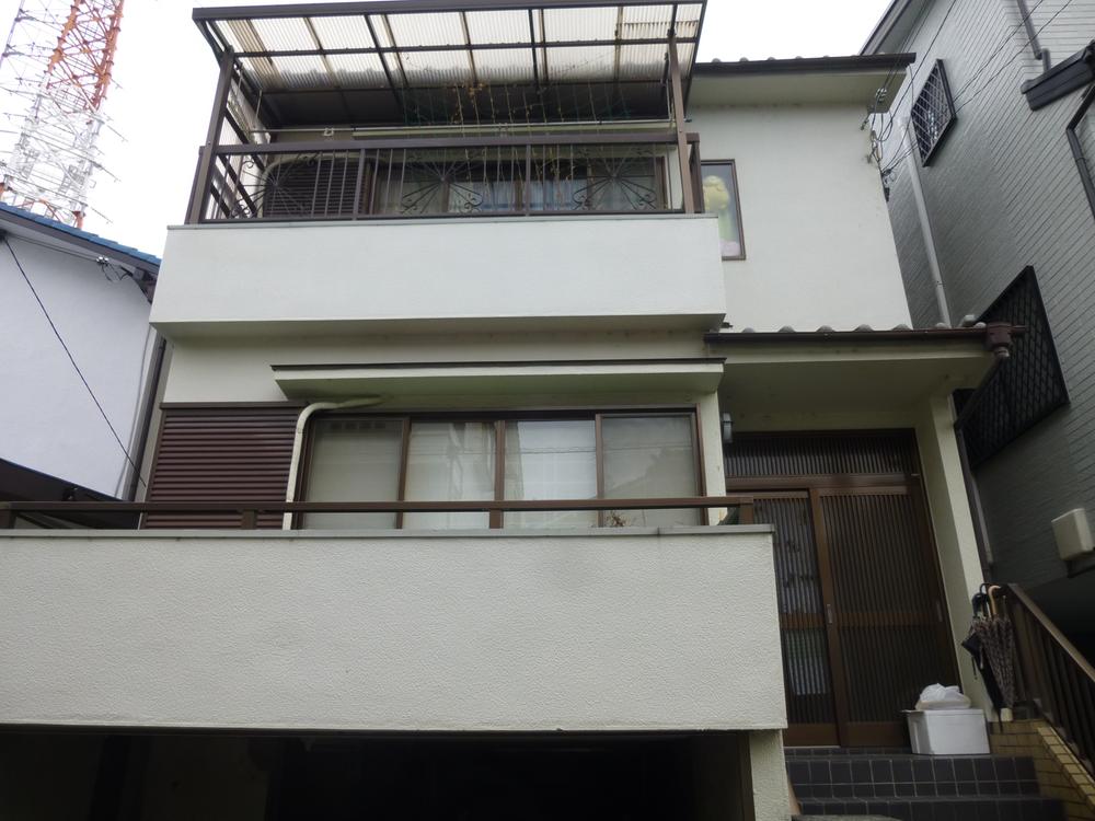 Local appearance photo. Local (11 May 2013) Shooting