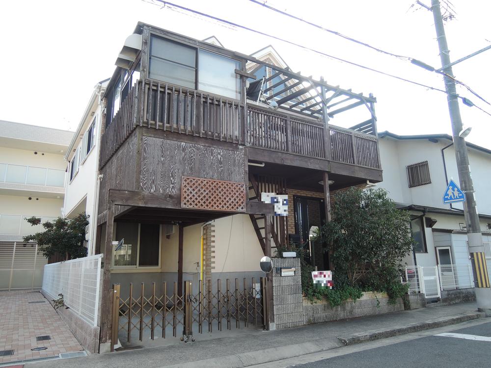 Local appearance photo. Local (11 May 2013) Shooting