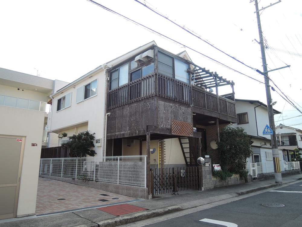 Local appearance photo. Local (11 May 2013) Shooting