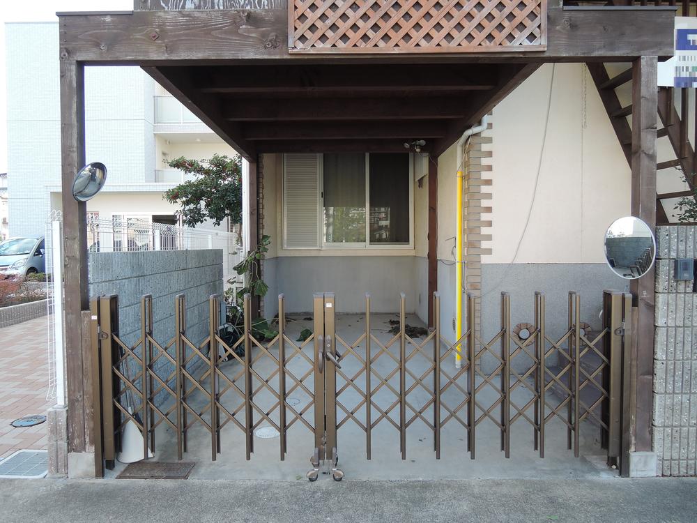 Parking lot. Local (11 May 2013) Shooting