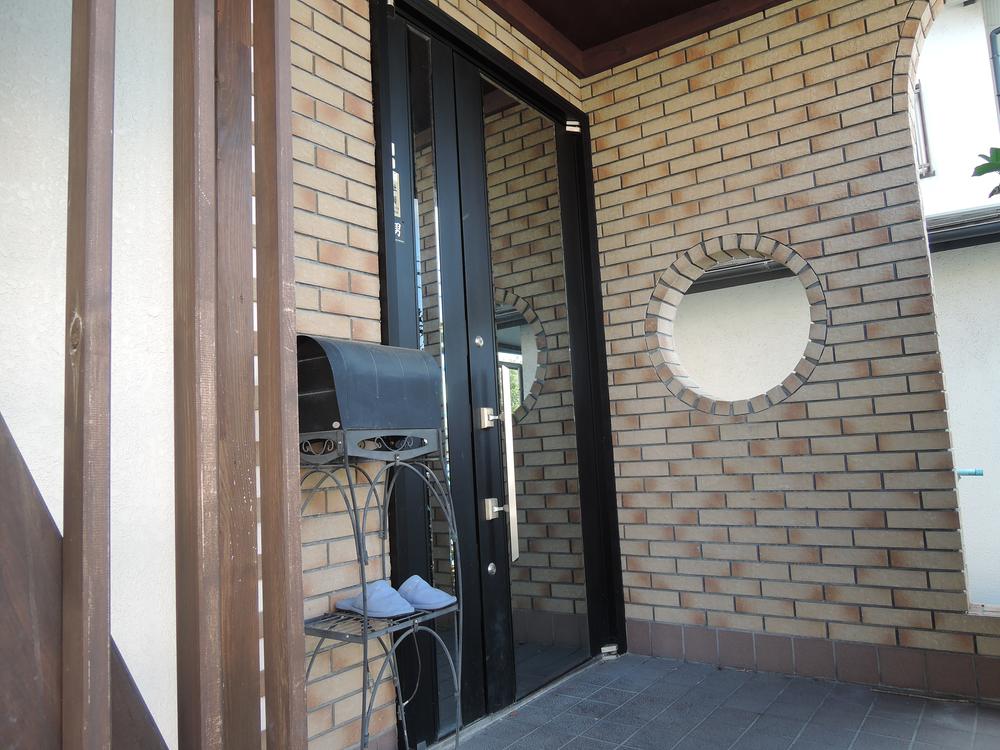 Entrance. Local (11 May 2013) Shooting