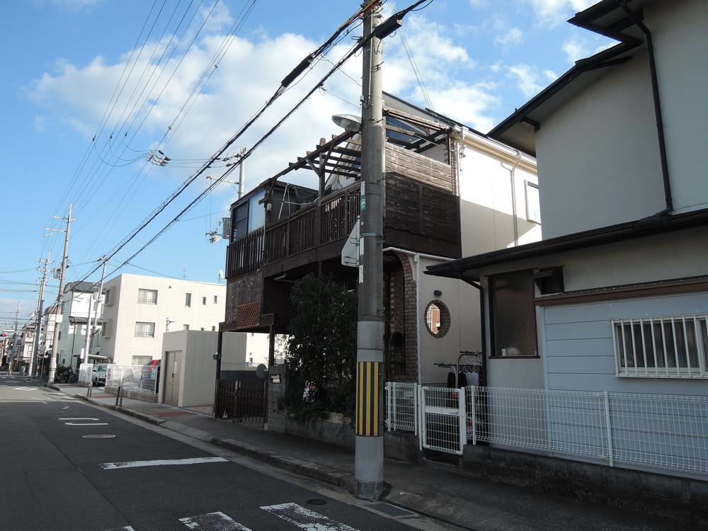 Local appearance photo. Local (11 May 2013) Shooting