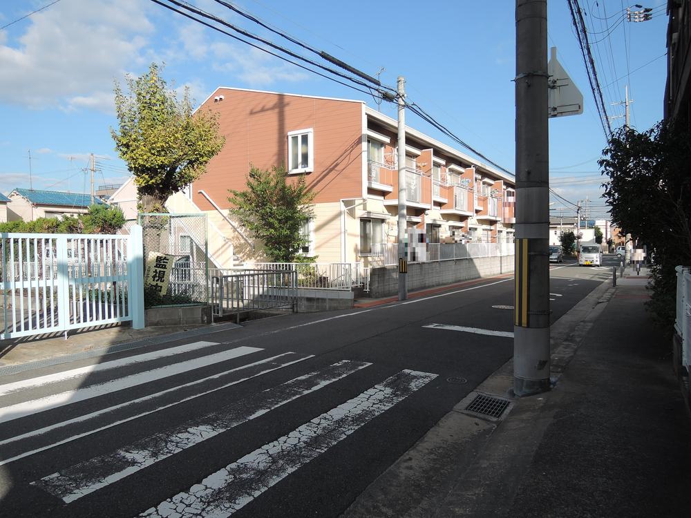 Local photos, including front road. Local (11 May 2013) Shooting