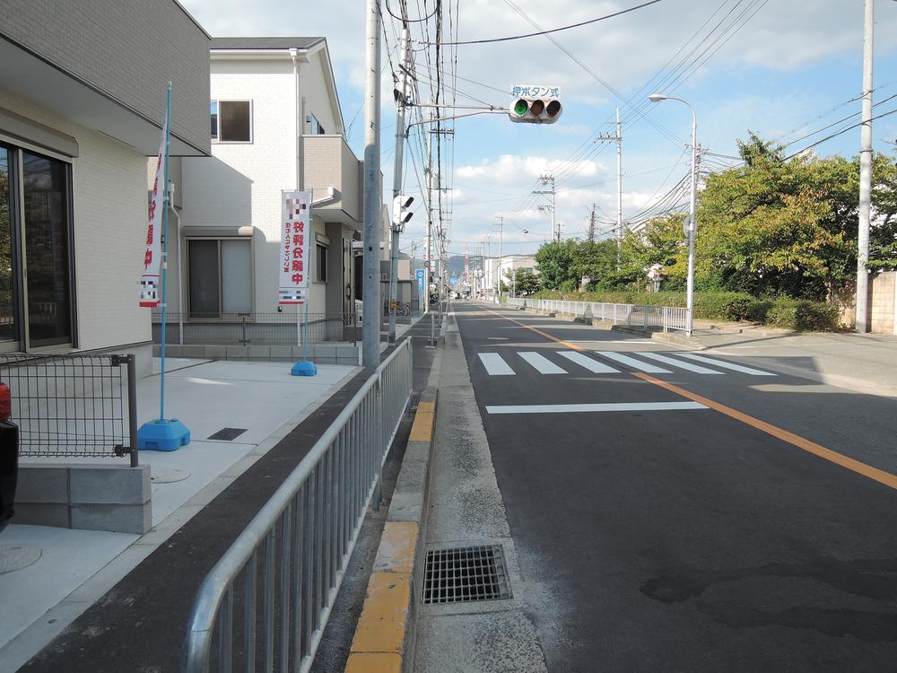 Local photos, including front road. Local (09 May 2013) Shooting