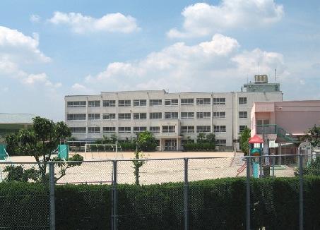 Primary school. 1390m to Takatsuki Municipal Doshitsu Elementary School