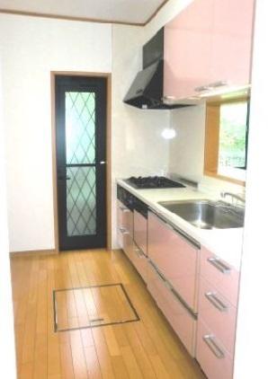 Kitchen. 2013 August interior completely renovated! Easy-to-use is a good system Kitchen. It is more fun cooking is possible likely feeling the family because it is a face-to-face