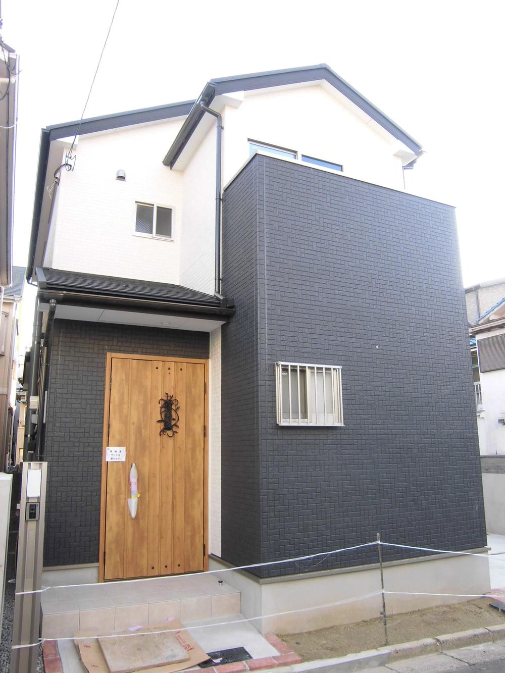 Local appearance photo. Local (12 May 2013) Shooting