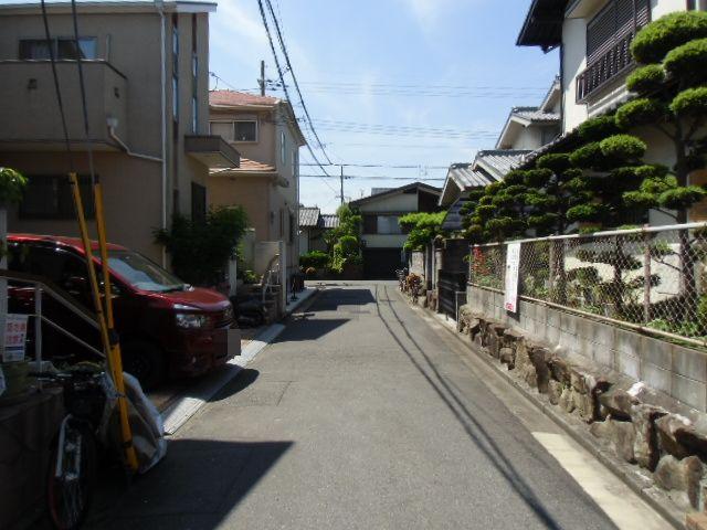 Other local. Hankyu Kammaki Station 14 mins! 