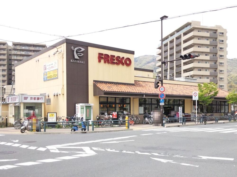 Supermarket. Until fresco Uemaki shop 1060m
