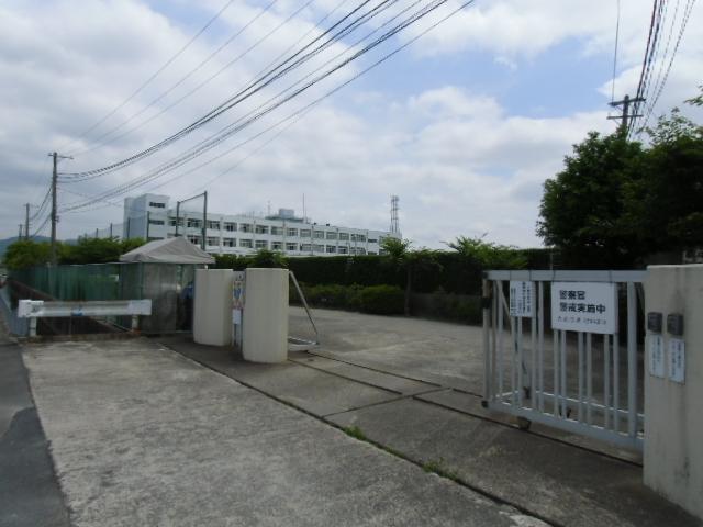 Primary school. 1034m to Takatsuki Municipal Uemaki Elementary School