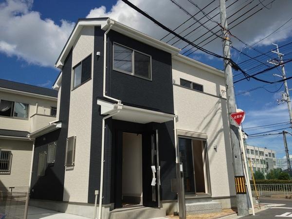 Local appearance photo. Happy corner lot, Parking space two Allowed