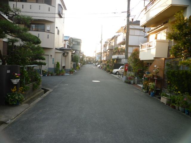 Local photos, including front road. Local (12 May 2013) Shooting