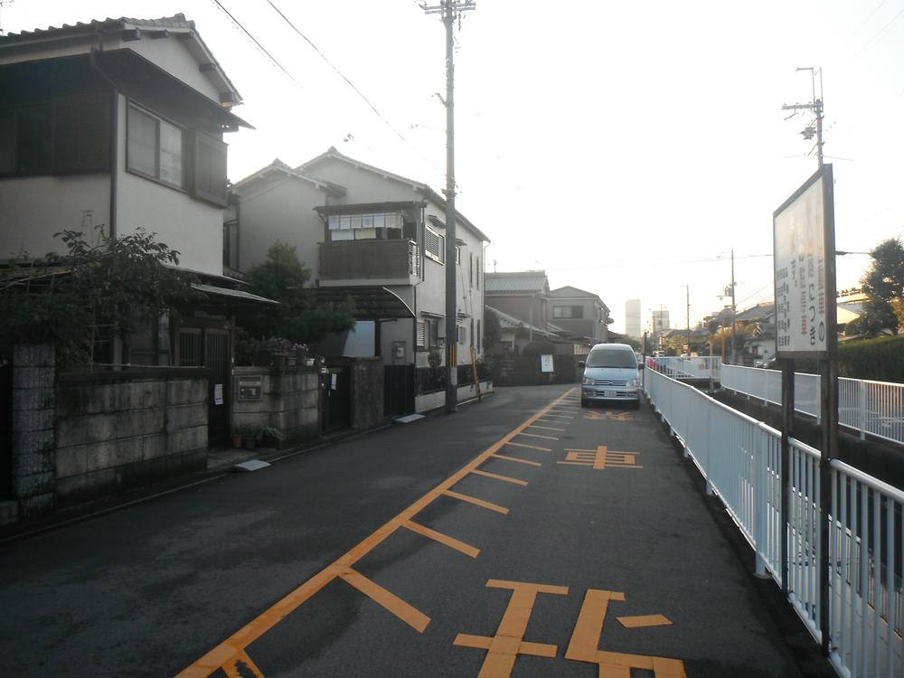 Local photos, including front road. Local (11 May 2013) Shooting