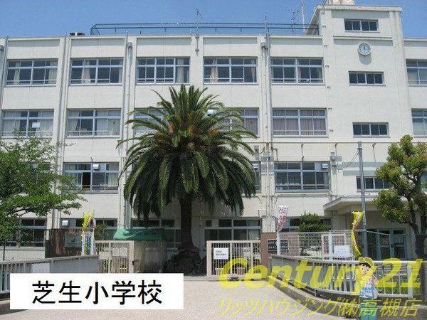 Primary school. 766m to Takatsuki Municipal lawn Elementary School