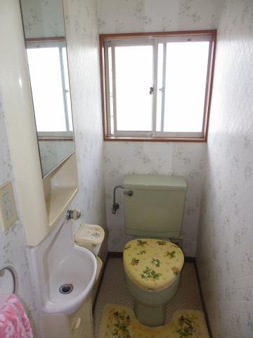 Toilet. Second floor toilet