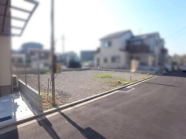 Local photos, including front road. Frontal road