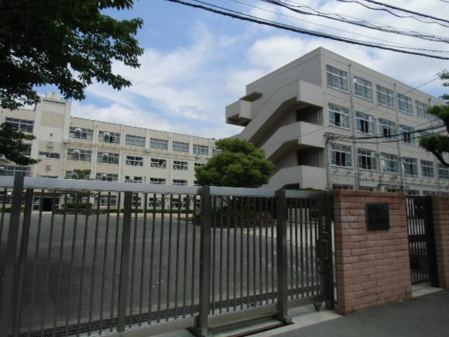Junior high school. 1651m to Takatsuki Municipal eighth Junior High School