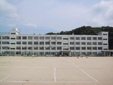 Primary school. 667m to Takatsuki Municipal Kitashuzu Elementary School