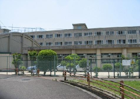 Junior high school. 1376m to Takatsuki Municipal ninth junior high school